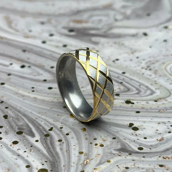 Silver & Gold Ring, Men’s or Women’s - Picture 2 of 4